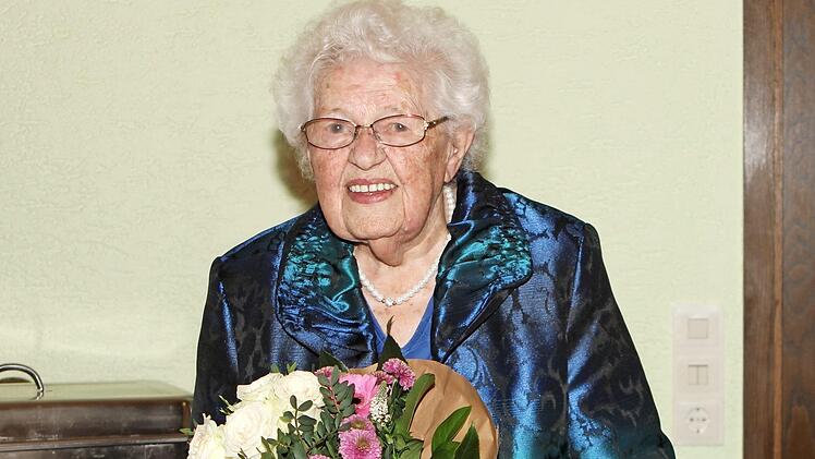 Margaretha Rottmund, älteste Kirchlauterin, feierte am Wochenende mit einer großen Gratulantenschar 95. Geburtstag.  Foto: Günther Geiling