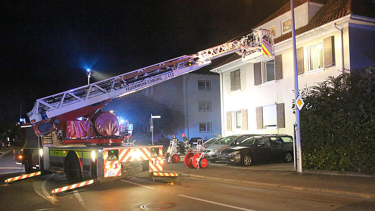 Feuer in Mehrfamilienhaus in Coburg