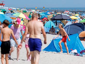 Nicht jeder kann es sich leisten, in den Ferien wegzufahren. Nicht jeder kann es sich leisten, in den Ferien wegzufahren.