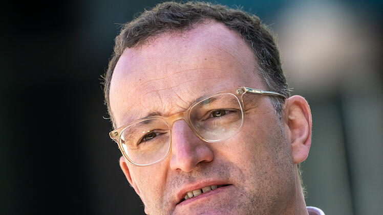 Jens Spahn wehrt sich gegen Behauptungen von Ski Aggu