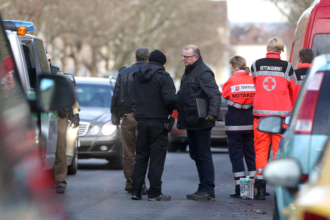 SEK-EInsatz in Schweinfurt unblutig beendet - Zwei Schuetzen festgenommen