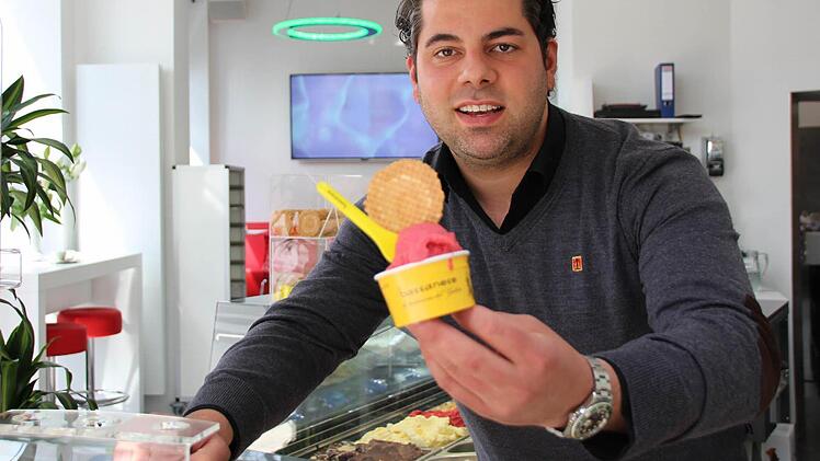 Marco Tonin ist mit der Eis-Bassanese und vier Mitarbeitern an den Rosengarten gezogen. Foto: Benedikt Borst