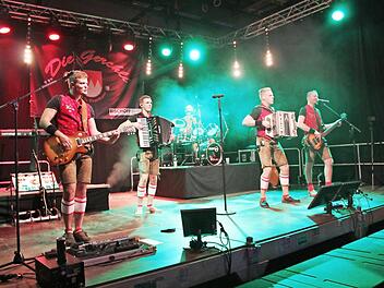 Die "Gerchli" feierten mit ganz Baiersdorf bei einem Oktoberfest ihren fünften "Geburtstag". Foto: S. Brunner