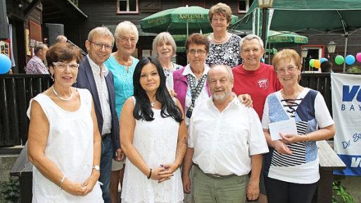Der VdK-Ortsverband Weitramsdorf zeichnete beim Seniorennachmittag langjährige Mitglieder aus. Foto: Wolfgang Desombre