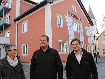 FW-Fraktionssprecher Günter Münch (Mitte) freut sich über seine beiden neuen Mitstreiter Jutta Köhler und Johannes Funke. Foto: Andreas Dorsch