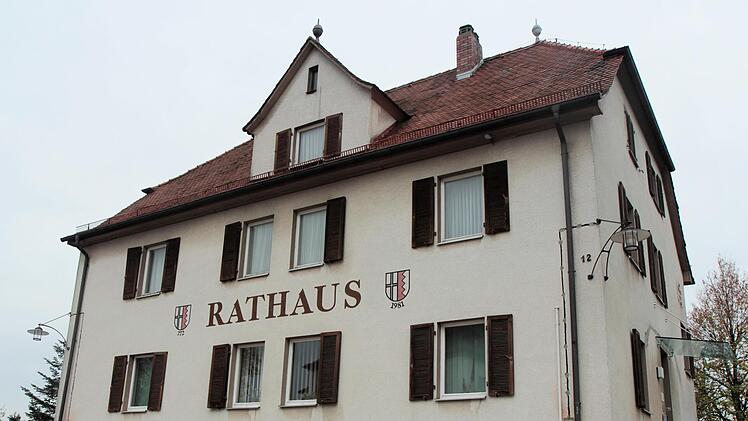 Im Rannunger Rathaus ging es in der jüngsten Gemeinderatssitzung rund: Josef Holzheimer beschwerte sich, warum der Haushaltsplan noch nicht vorliege.