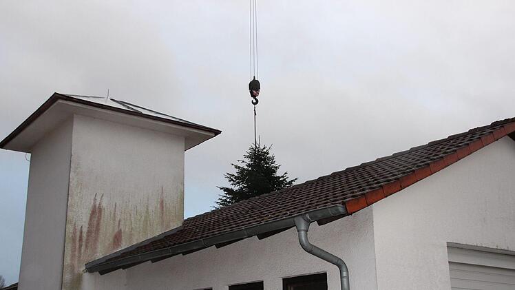 Der Baum stand hinter dem alten Feuerwehrgebäude in Dörfles-Esbach.Oliver Schmidt