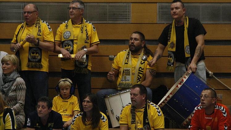 Für die treusten HSC-Fans war der Weg nach Neuhausen nicht zu weit. Sie feuerten ihre Mannschaft 60 Minuten lang an und freuen sich jetzt auf die Schlagerspiele zu Hause gegen Minden (Mittwoch, 20 Uhr in der HUK-Arena) und am Samstag in Nürnberg gegen den HC Erlangen.