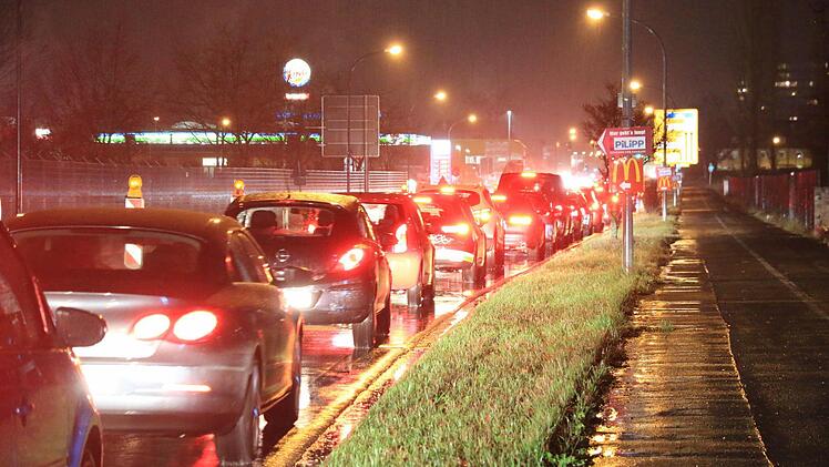 Auf dem Berliner Ring brauchten Verkehrsteilnehmer Geduld am Freitagabend. Foto: Ferdinand Merzbach