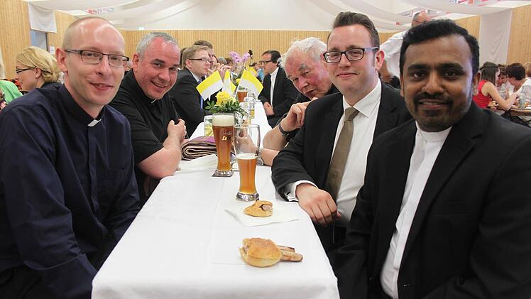 Pfarre nach dem Einzug. Foto: Veronika Schadeck