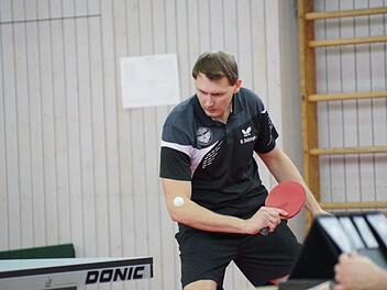 Beim 9:2-Sieg des DJK-SV Neufang gegen den SV Hummendorf blieb Michael Beitzinger (Bild) im Doppel mit Manuel Gebhardt und anschließend in seinen zwei Einzeln unbezwungen.  Foto: Hans Franz