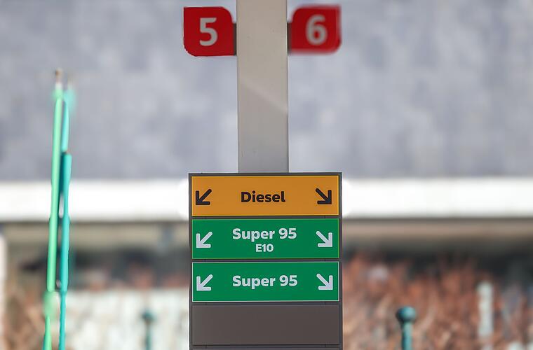 Sprit erneut teurer - am Morgen deutlich über zwei Euro