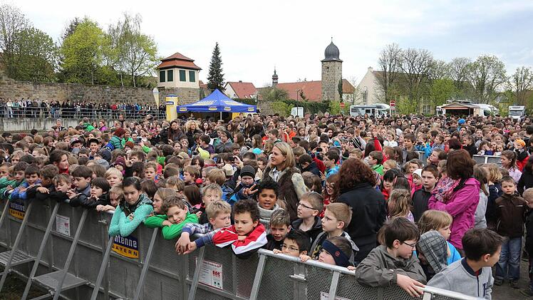 Ganz vorne fanden die Grundschüler ihren Platz.