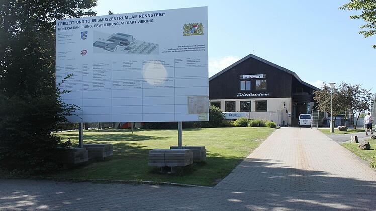 Das bisherige Freizeitzentrum wird zu einem Freizeit- und Tourismuszentrum ausgebaut. Foto: Veronika Schadeck
