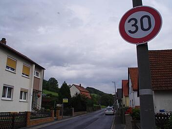 Die Grüne Au in Friesen ist auf Tempo 30 beschränkt. Viele fahren jedoch schneller. Foto: Marco Meißner