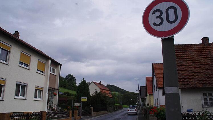 Die Grüne Au in Friesen ist auf Tempo 30 beschränkt. Viele fahren jedoch schneller. Foto: Marco Meißner