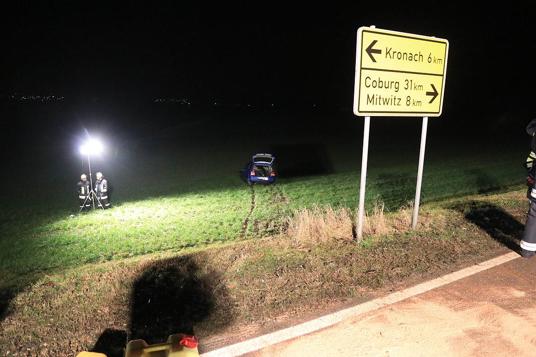 Auto von Straße geschleudert: Zwei Schwerverletzte im Kreis Kronach