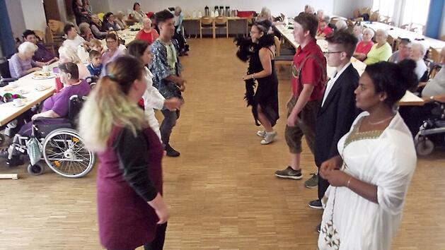 Sein Sommerfest feierte das Caritashaus St. Bruno zusammen mit der Sozialpflegeschule. Foto: Michael Streit