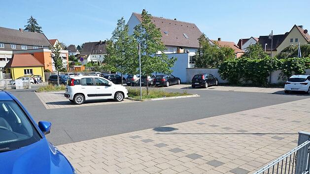 Der Anwohnerparkplatz am Rahmberg könnte auch für Kunden der Innenstadt-Geschäfte zur Verfügung gestellt werden.  Foto: Bernhard Panzer