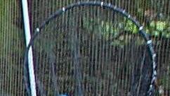 Zielsicher landet der Ball im Netz.