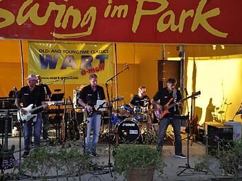Beim Swing-im-Park-Festival erwartet die Besucher ein stimmungsvolles musikalisches Wochenende im Freizeitpark Ville-neuve-sur-Lot. Fotos: PR