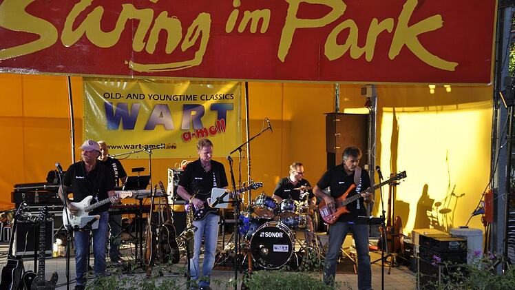 Beim Swing-im-Park-Festival erwartet die Besucher ein stimmungsvolles musikalisches Wochenende im Freizeitpark Ville-neuve-sur-Lot. Fotos: PR