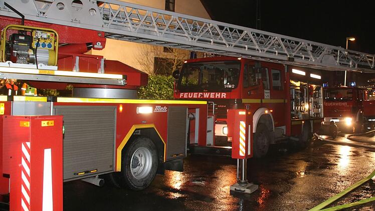 Die Kulmbacher Feuerwehr rückte aus, um einen Mann zu retten, der bei Melkendorf ins Wasser gefallen war.Symbolbild: Dagmar Besand/Archiv