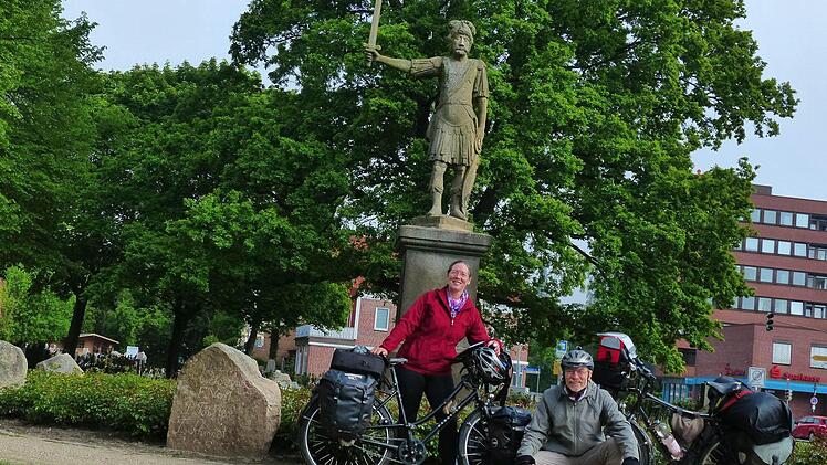 Unter dem Schutz von Ritter Roland. Etliche Male begegnen die Wagners dieser im norddeutschen Raum weit verbreiteten Figur.