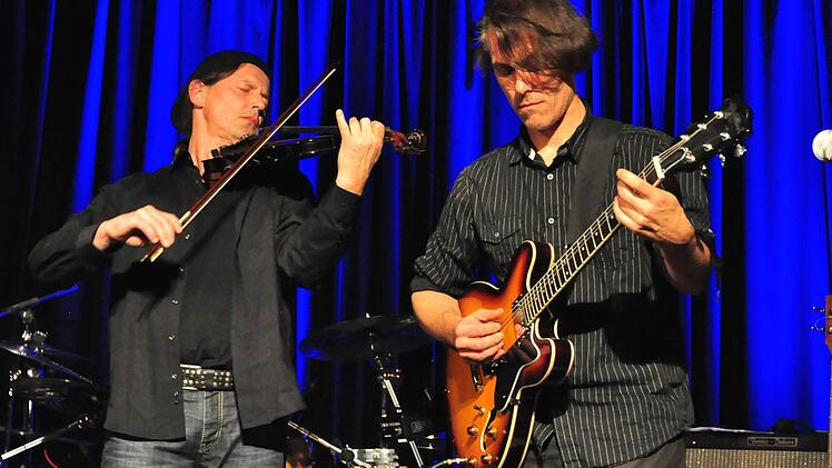 Auch Klaus Neubert (rechts) und Michael Schmitt waren Gäste bei der 7. Haßfurter Bluesnacht.