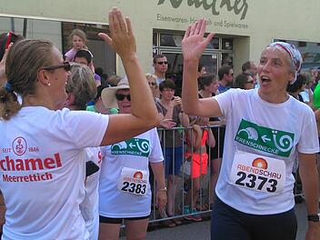 Am Sonntag, 24. April, steigt in Baiersdorf die Premiere des Krenlaufs. Die Krenschnecken sind auch dabei. Fotos: Jochen Brosig