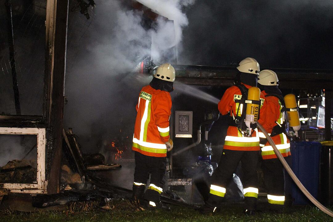 Anbau geht in Flammen auf
