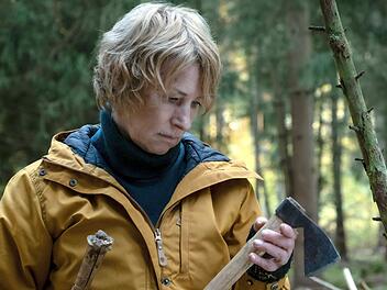 Susanne Bonard (Corinna Harfouch) sucht im Berliner Wald nach einem M&ouml;rder. K&ouml;nnte es ein Wolf gewesen sein, der einen Obdachlosen zerfleischte?