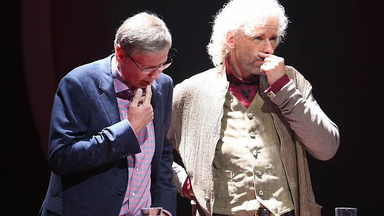 Am Schluss wird's knapp - aber Thomas Gottschalk (rechts) und Günther Jauch gewinnen gegen den Studiokandidaten. Foto: RTL / Stefan Gregorowius