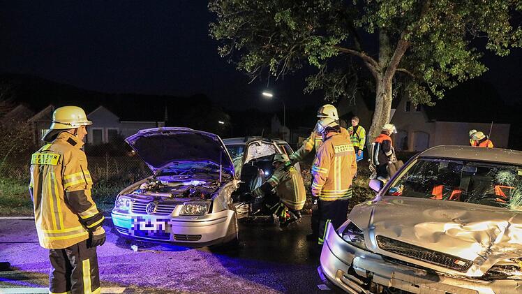 Im Strullendorfer Ortsteil Leesten wurden am Montag zwei Menschen bei einem Unfall eingeklemmt. Foto: News5/Merzbach