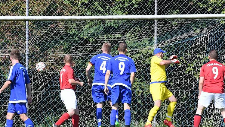 Das Tor in Arnshausen k&ouml;nnen 10 Augen best&auml;tigen, nur der Keeper muss es f&uuml;hlen. Foto: Hopf
