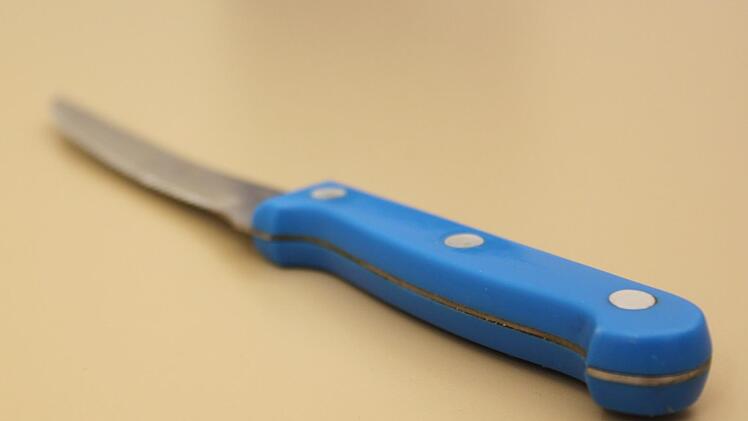 Mit diesem Messer hat der Verurteilte seinen Mitbewohner verletzt. Foto: Stefan Fößel