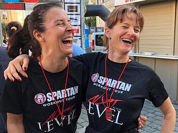 Natalie Schröppel (links) und Claudia Popp im Zieleinlauf des "Trails 4 Germany"privat