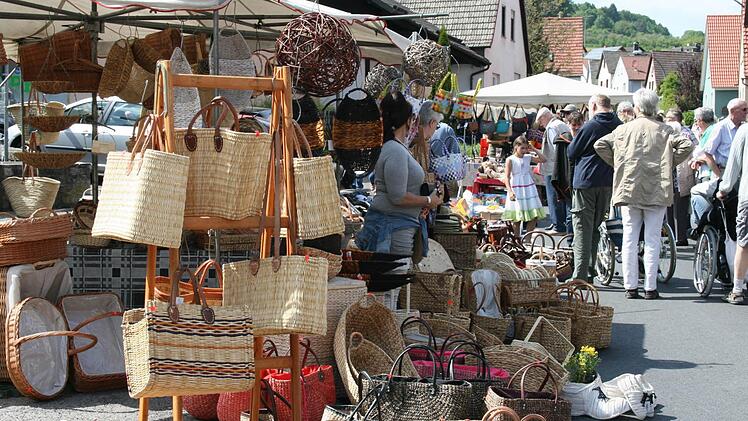 Gut besuchte Marktstände