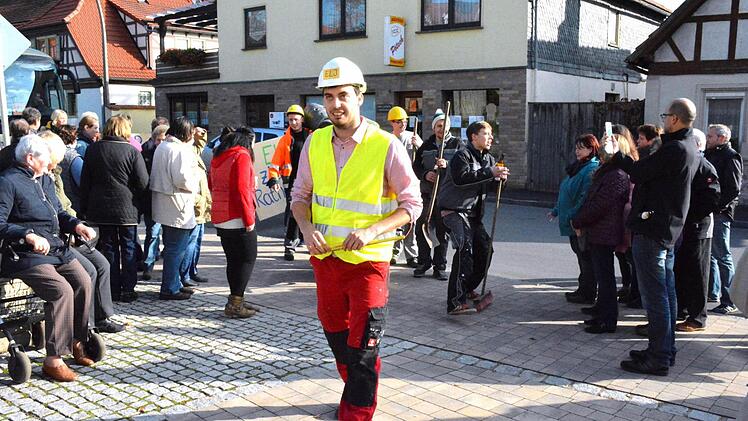 Als neuer Kirchweihprediger wurde Julian Denninger vorgestellt. Foto: Schmidt