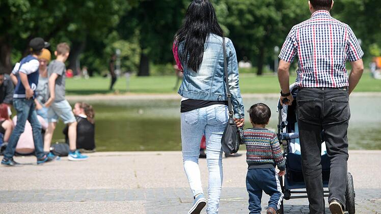 Bundesfamilienministerin Manuela Schwesig will Eltern mit einem neuen Familiengeld von 300 Euro monatlich die Vereinbarkeit von Kindern und Beruf erleichtern.  Foto: Sebastian Kahnert, dpa