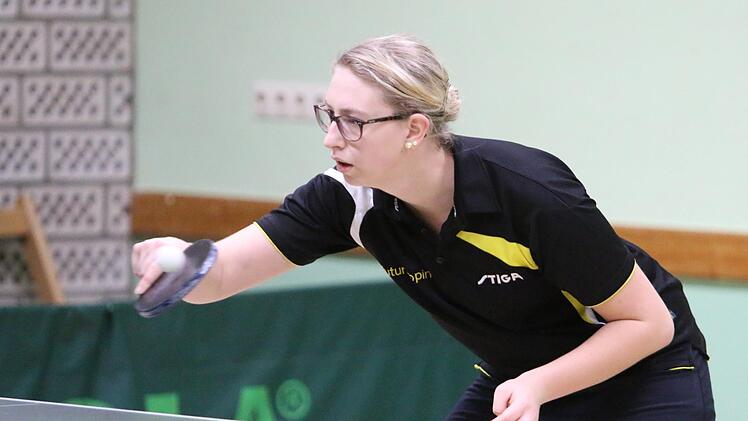 Obwohl bei den Landesliga-Damen des TTC Tiefenlauter II Sabrina-Melanie Pilz beim TV Konradsreuth ihre drei absolvierten Einzel gewann, zog ihre Mannschaft am Ende mit 5:8 den K&uuml;rzeren.  Foto: Horst Marr