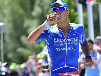 Die "vierte Disziplin" beim Triathlon ist die Ernährung. Auch dabei machte der Michelauer Andreas Dreitz alles richtig. Am Ende wurde der 29-Jährige Zweiter.  Foto: Imago/Wolfgang Zink