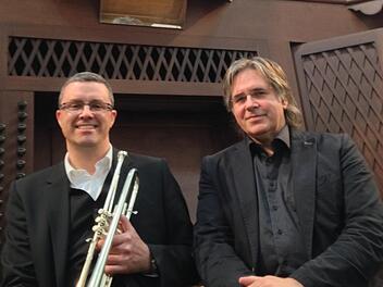 In Schönderling sind am Sonntag, 17. Juli, der Trompeter Jürgen Weyer und Festivalleiter Peter Rottmann spielen.