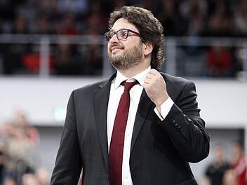 Erst nach einer frühen Auszeit fand die Mannschaft von Trainer Andrea Trinchieri in die Erfolgsspur. Foto: sportpress