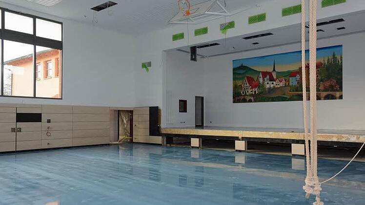 Kommt voran: Die Generalsanierung der Henneberg-Halle in Steinach. Foto: Björn Hein
