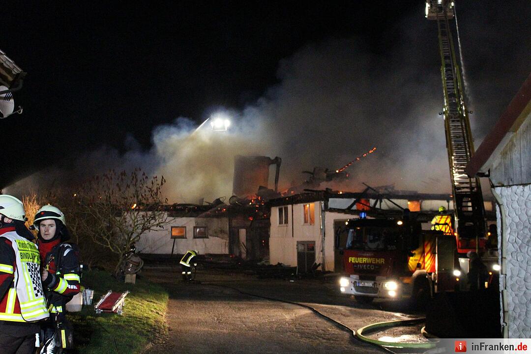 Rund  1.000 Schweine verenden bei Stallungsbrand in Bindlach