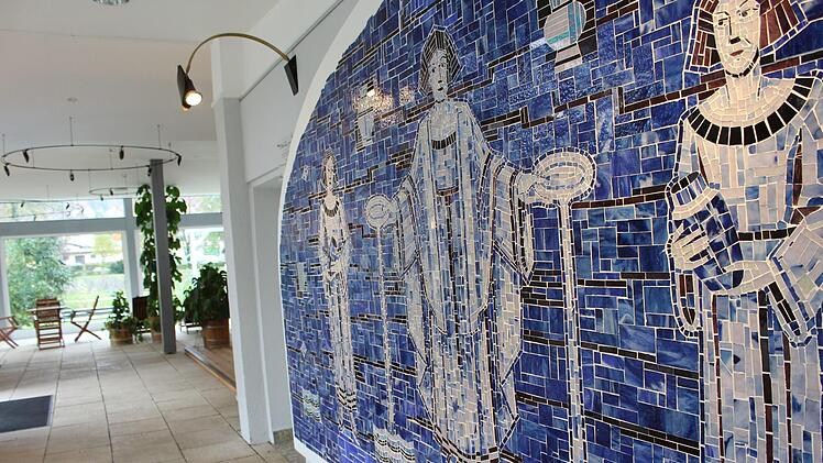 Eine neue Heimat hat das Mosaik aus dem ehemaligen Siebener Badehaus in der Georgi-Halle gefunden. Foto: Julia Raab