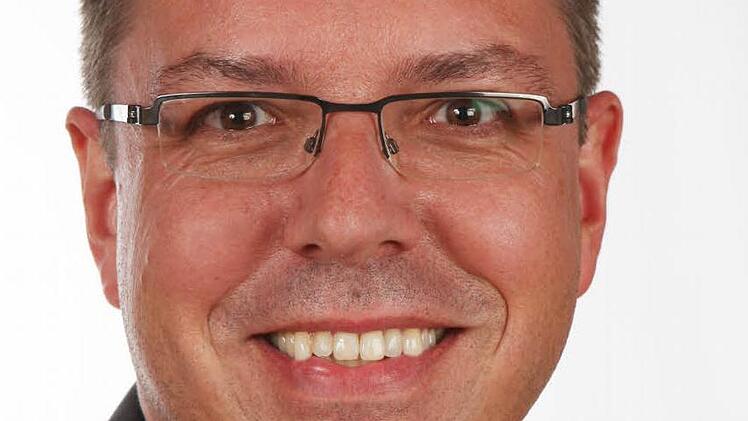 Thomas Nagel, FDP, hält den dreispurigen Ausbau der B 85 nicht faktisch, aber psychologisch für notwendig. Foto: Archiv