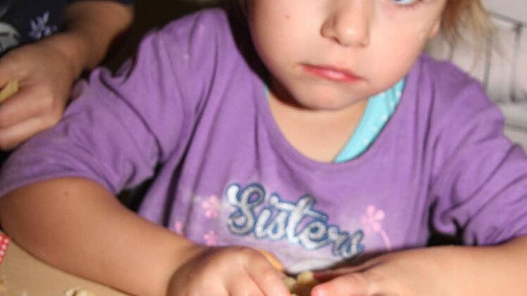 Angelina Stölzel ist mit ihren vier Jahren eigentlich sogar für die Kinderwehr noch zu jung, doch sie wollte unbedingt dabei sein, deshalb nahm ihre große Schwester sie gerne mit