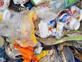 Mit der Frage, was mit dem im Landkreis Kulmbach gesammelten Plastikmüll geschieht, befasste sich der Umweltausschuss. Symbolfoto: Archiv
